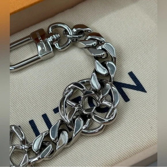 LOUIS VUITTON✨RARE✨ Flower Chain Bag Charm in Silver